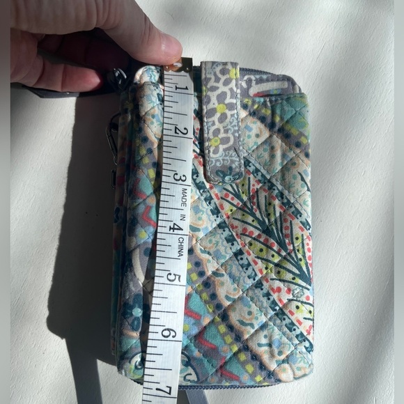 Vera Bradley wristlet wallet with phone pocket - Picture 4 of 4